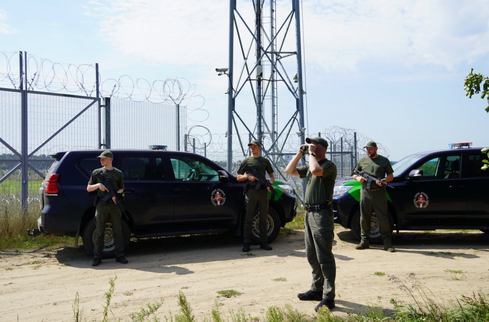 Lietuvos pasieniečiai atsiliepė į Latvijos pagalbos šauksmą - iškeliavo saugoti sienos su Baltarusija