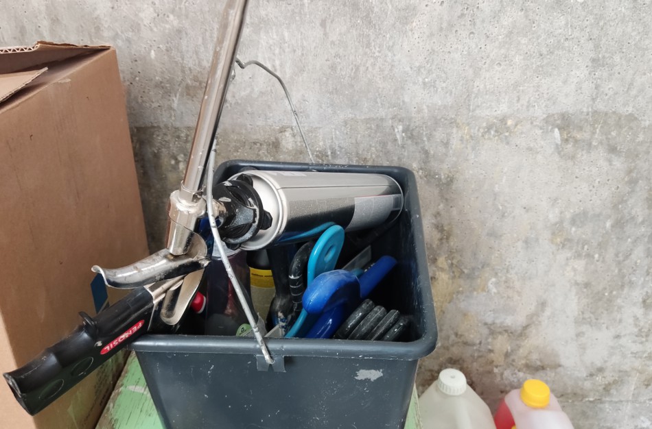 Jonavoje apvogtas mikroautobusas: dingo statybiniai įrankiai