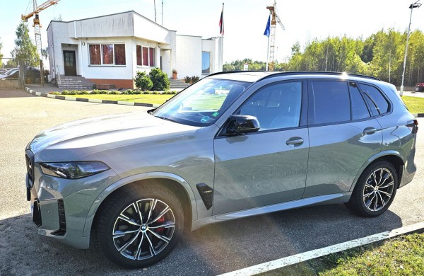 Vokietijos policija paskelbė apie pavogtą prabangų BMW, Lietuvos pasieniečiai jį sulaikė