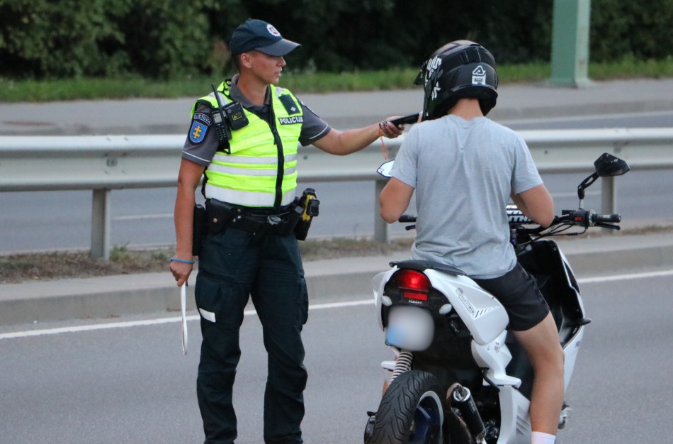 Vairuotojas antirekordininkas Jonavos rajone greitį viršijo 90 km/h