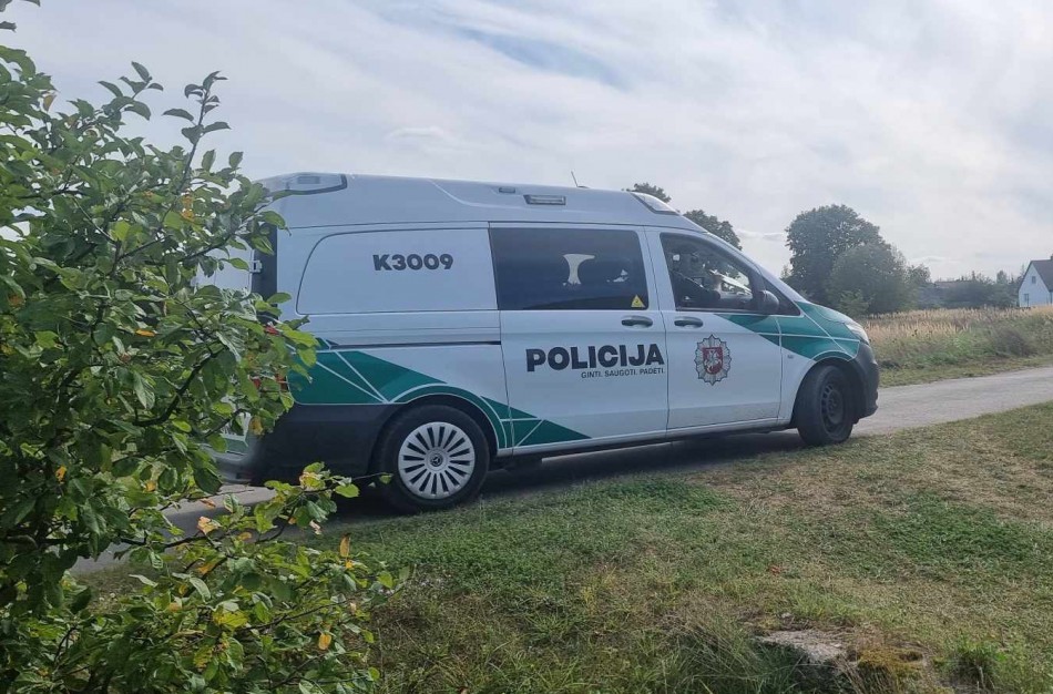 Kriminalinė naktis Panoteriuose: galimai vogtu automobiliu padaryta avarija ir pabėgta iš įvykio vietos
