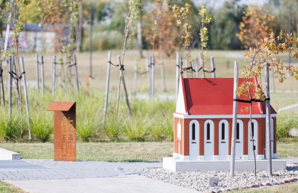 „Mini Lietuva“ parką Ukmergėje papuošė Skarulių Šv. Onos bažnyčia