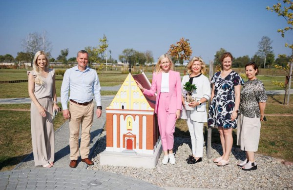 „Mini Lietuva“ parką Ukmergėje papuošė Skarulių Šv. Onos bažnyčia