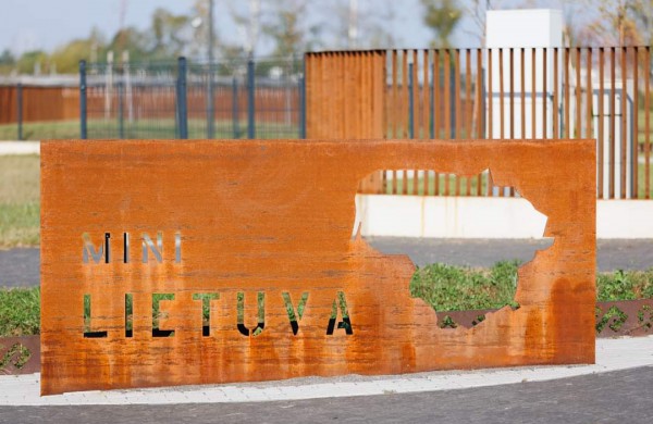 „Mini Lietuva“ parką Ukmergėje papuošė Skarulių Šv. Onos bažnyčia