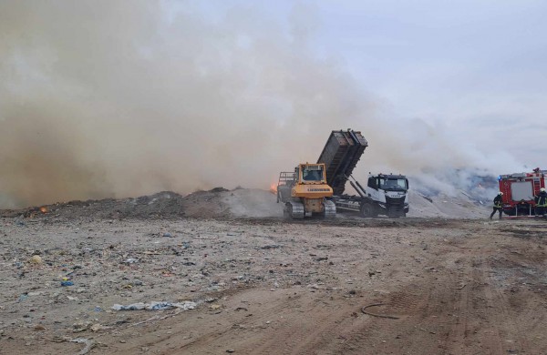 Gaisrą Lapių savartyne, Kauno rajone gesina gausios ugniagesių pajėgos