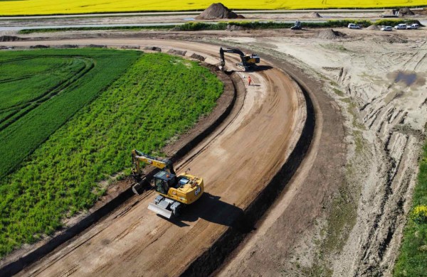 Aktyviuose „Rail Baltica“ ruožuose Jonavoje užbaigti tiesti jungiamieji keliai ir drenažo sistema