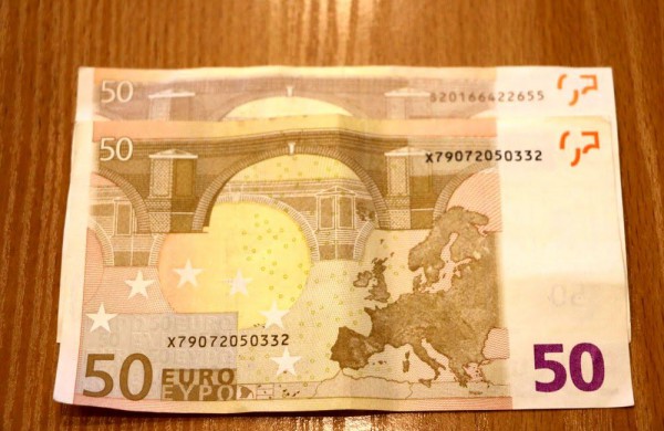 Pareigūnai įspėja: apyvartoje vėl pasirodė netikri eurai