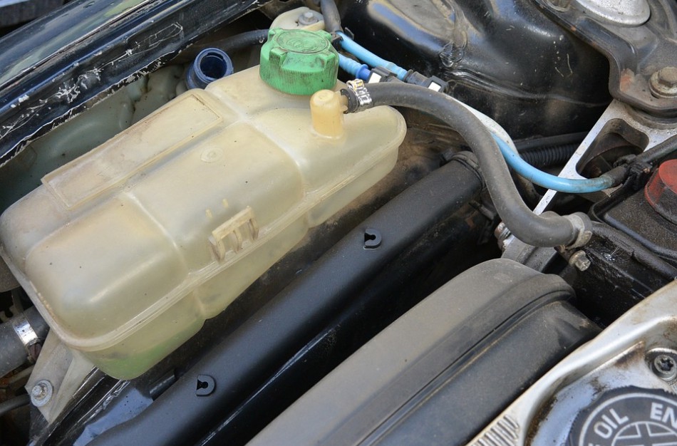 Kaip suprasti, kad jūsų automobiliui reikia naujo aušinimo skysčio?