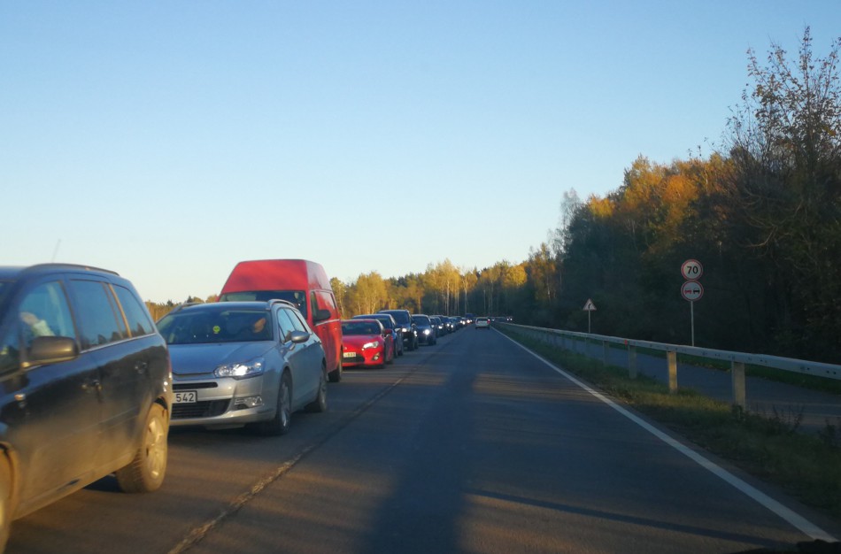 Avarija kelyje Jonava - Rukla:  gali formuotis didesnės nei įprasta spūstys