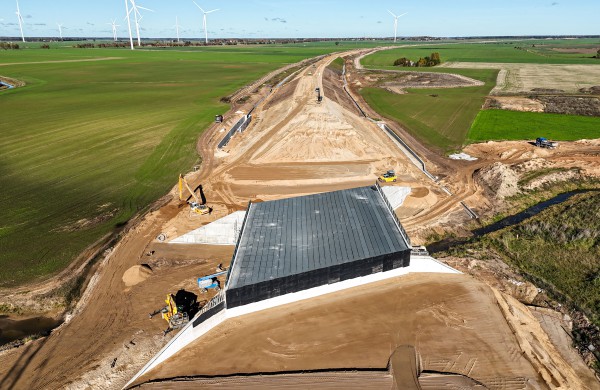 50 000 tonų geležinkelio skaldos netrukus pasieks „Rail Baltica“ statybvietę Jonavos rajone