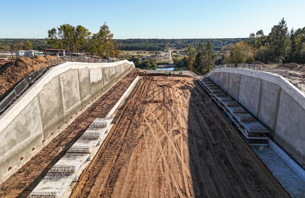 50 000 tonų geležinkelio skaldos netrukus pasieks „Rail Baltica“ statybvietę Jonavos rajone