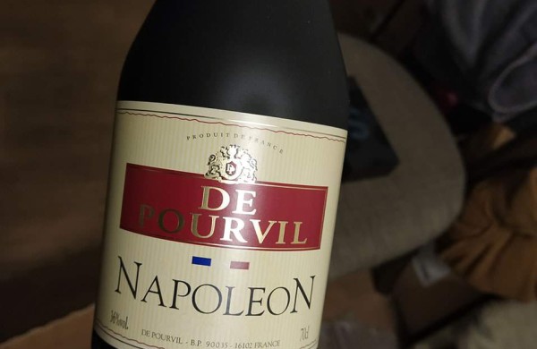 Nelegalaus alkoholio sandėliuose aptikta beveik 16 tūkstančių butelių