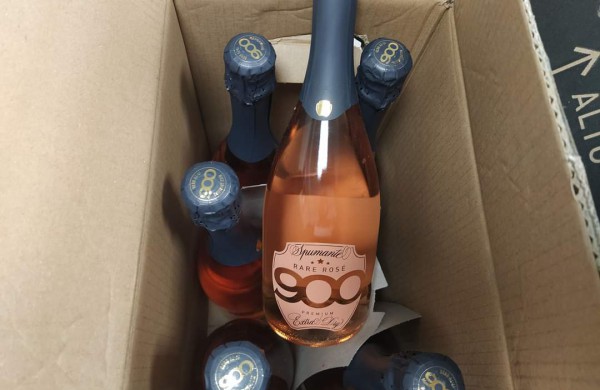 Nelegalaus alkoholio sandėliuose aptikta beveik 16 tūkstančių butelių