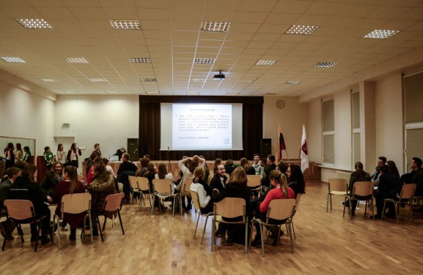 Jonavoje moksleiviai  trims dienoms tapo Europos Parlamento nariais