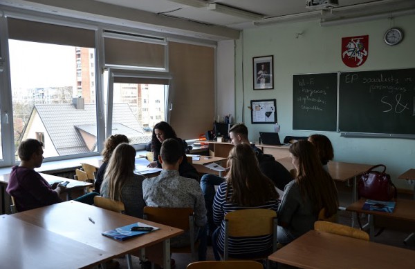 Jonavoje moksleiviai  trims dienoms tapo Europos Parlamento nariais