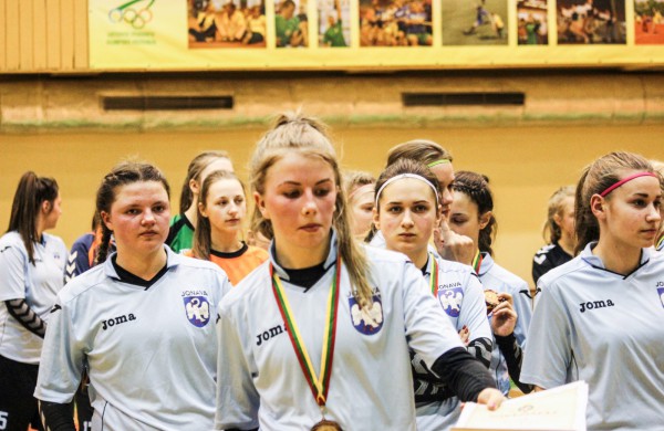 Jonavos futbolininkėms – trečioji vieta
