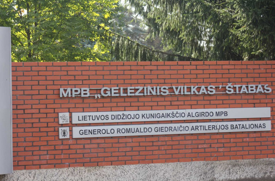 Rukloje sudegė amerikiečių karių automobilis