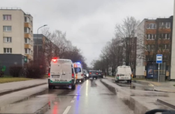 Kosmonautų gatvėje - policijos pareigūnai ir greitosios medikai