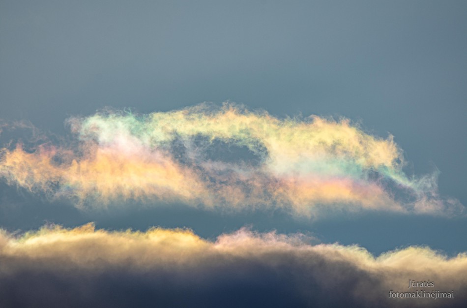 Netoli Jonavos užfiksuota debesų irizacija - įspūdingas optinis reiškinys