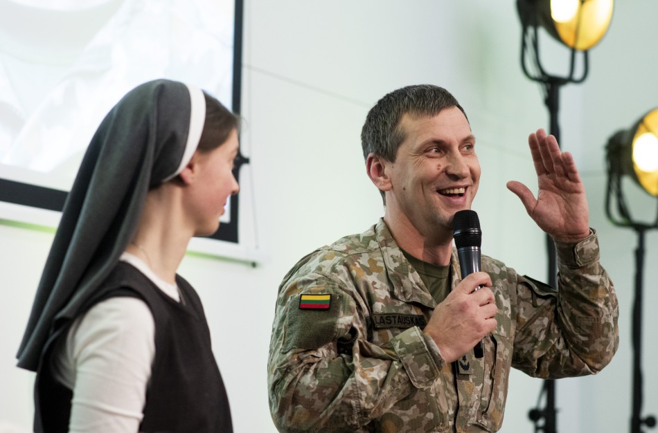 Įkvepiantys stabtelėjimai: apie šventuosius, grėsmes ir trumpą lietuvių atmintį 