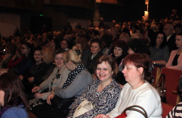 Atsiimti metų jonavietės apdovanojimo į sceną kilo ir vienuolė, ir policininkė