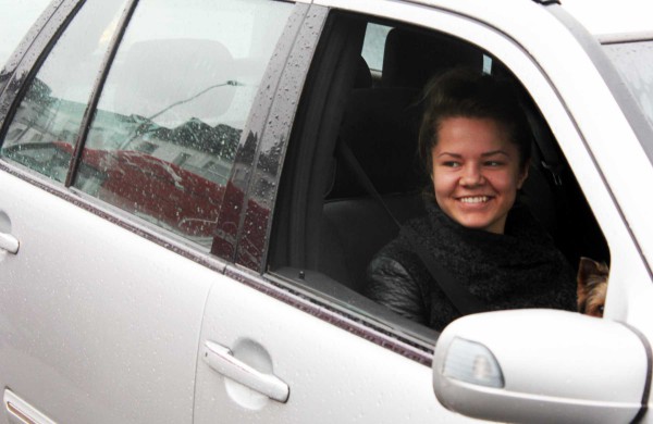 Vietoje dokumentų patikrinimo – gėlės žiedas ir sveikinimai