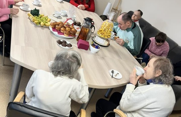 Bendradarbiavimas ir draugystė: Jonavos rajono neįgaliųjų veiklos centre lankėsi svečiai iš Valakampių socialinių paslaugų namų