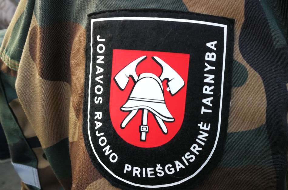 Pranešta apie degantį vilkiką