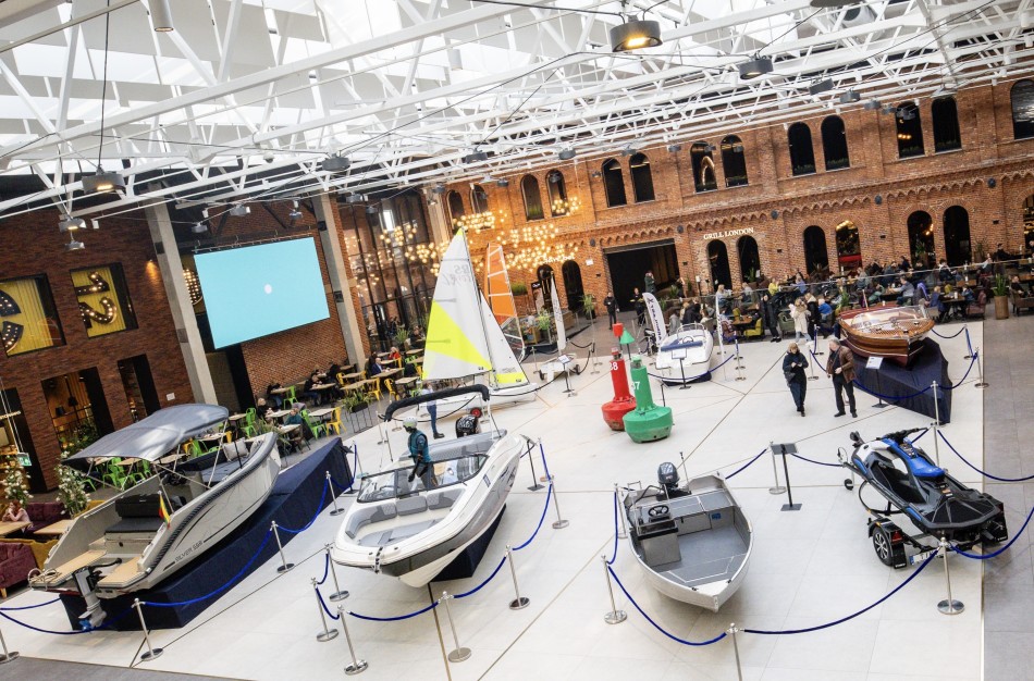 Kaune atidaryta pramoginių laivų paroda: tarp eksponatų – įspūdinga jachta, restauruotas raudonmedžio laivas  