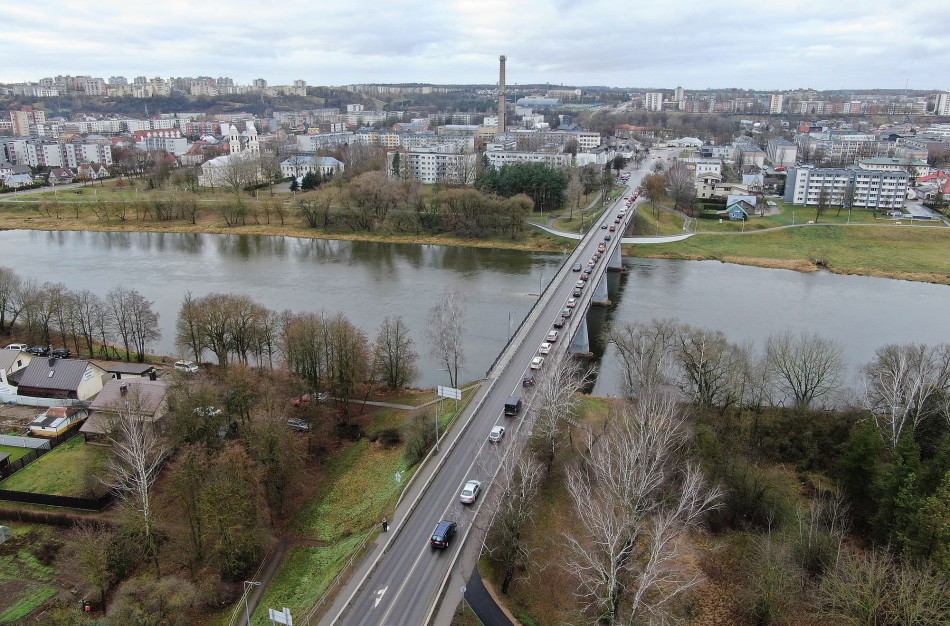 Jonaviečių apklausos rezultatai: pakilus kuro kainoms, didesnė dalis žmonių ėmė keliauti mažiau