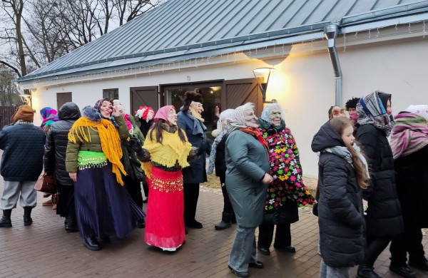 Jonavoje praūžė triukšmingos Užgavėnės: žiema išvaryta, Gavėnas sunaikintas