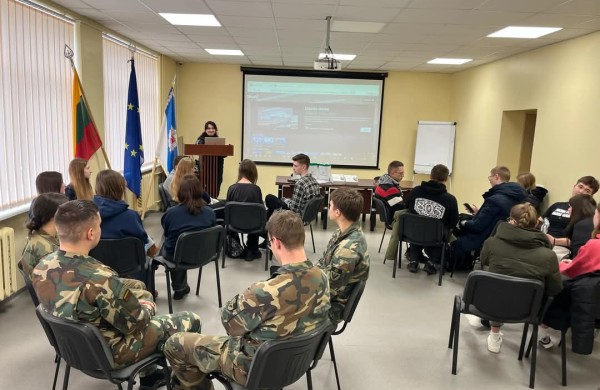 Jonavos moksleiviai varžėsi teisinių žinių konkurse „Aš ir policija“