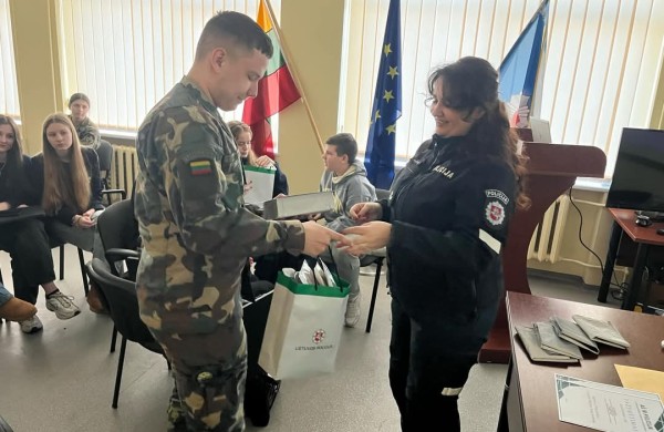 Jonavos moksleiviai varžėsi teisinių žinių konkurse „Aš ir policija“