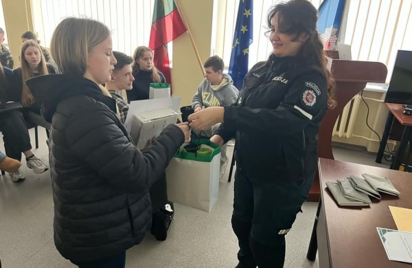 Jonavos moksleiviai varžėsi teisinių žinių konkurse „Aš ir policija“