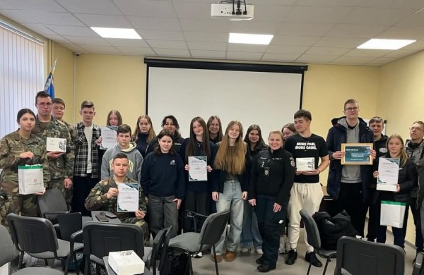 Jonavos moksleiviai varžėsi teisinių žinių konkurse „Aš ir policija“