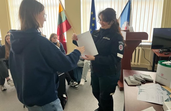 Jonavos moksleiviai varžėsi teisinių žinių konkurse „Aš ir policija“