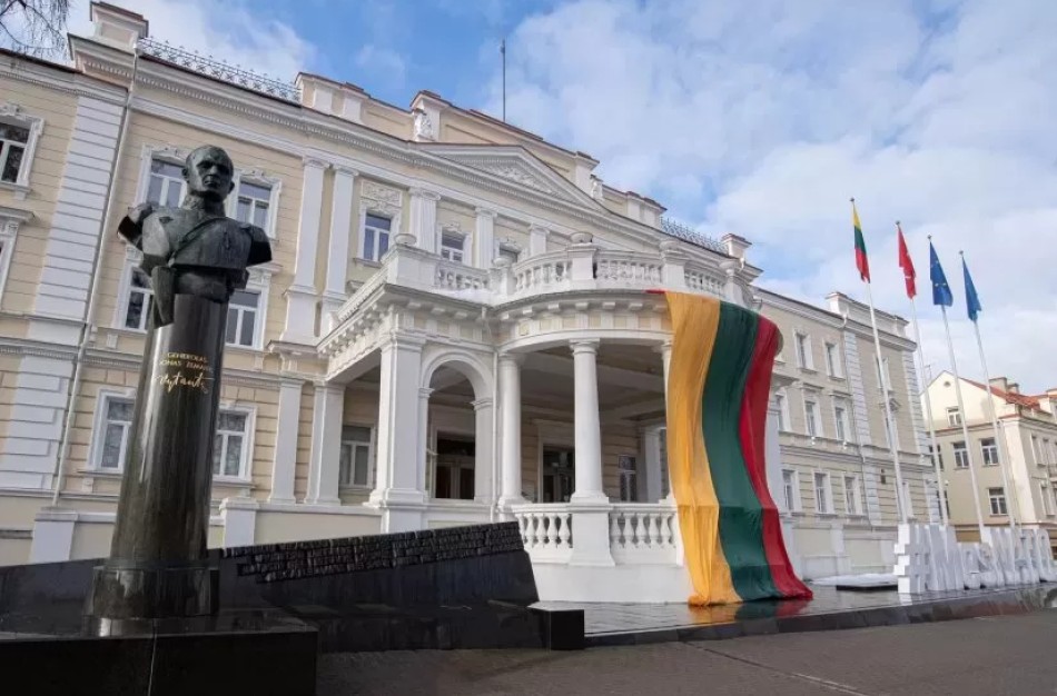 Stabdydama mažesnio prioriteto projektus Krašto apsaugos ministerija sutaupys 15 mln. eurų