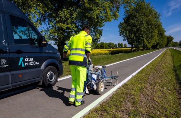 Lietuvoje to dar nebuvo: naujas žymėjimas Kaunas–Žeimiai–Šėta esančiame dviračių take