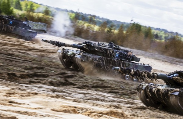 „Iron Wolf 2025-I“ pratybų pabaigoje Gaižiūnų poligone – JAV oro desanto operacija ir mūšio lauko perdavimas sąjungininkams