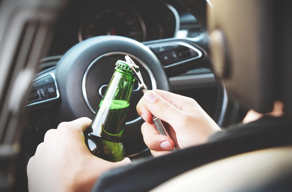 Sunkiai apgirtęs vairuotojas kelyje Jonava - Kėdainiai kliudė kitą automobilį
