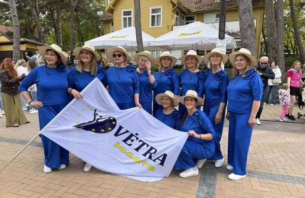 Jonavos „Vėtros“ šokėjos spindėjo tarptautiniame festivalyje Palangoje