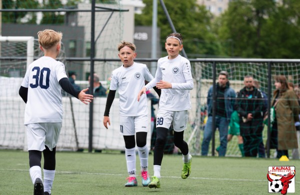 Jonavos futbolo akademijos komandos dalyvavo tarptautiniame „Kaunas Football Fest“ turnyre