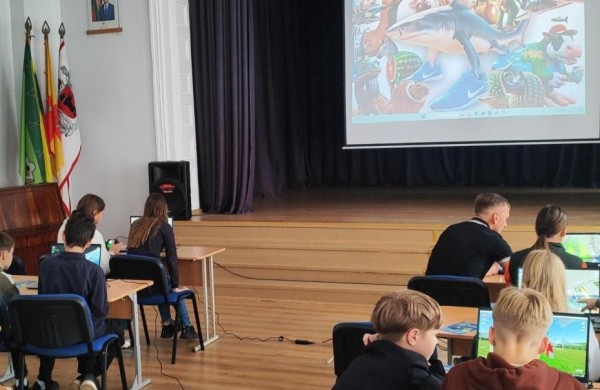 Mokyklose šurmuliuoja įvadinės „Airtech“ dronų pamokos: netrukus - ir Jonavoje
