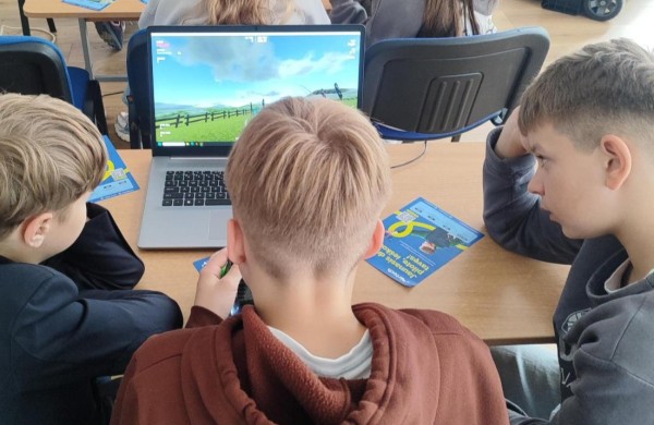 Mokyklose šurmuliuoja įvadinės „Airtech“ dronų pamokos: netrukus - ir Jonavoje