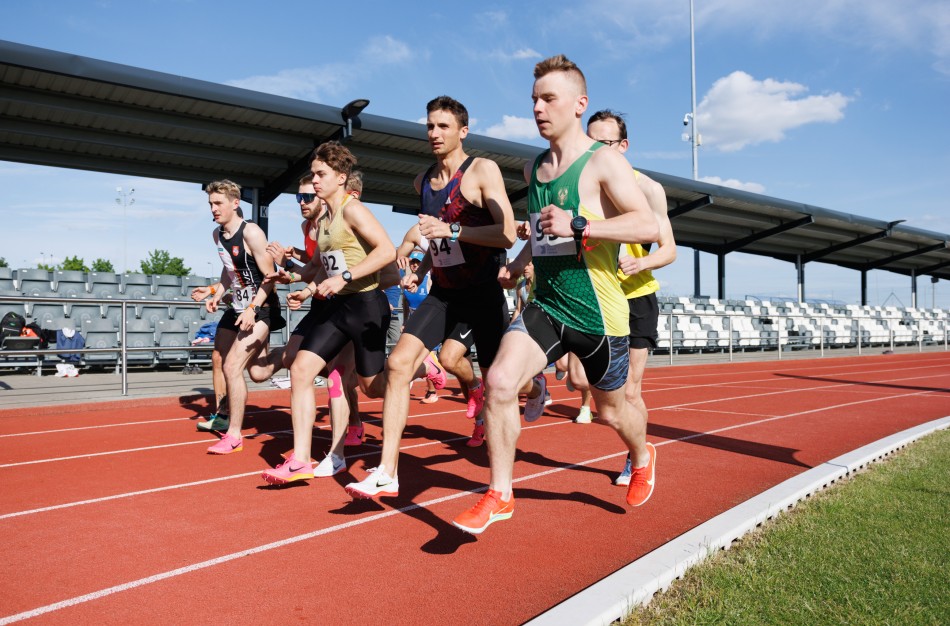 Lengvosios atletikos varžybose „Jonavos mero taurė“ – aukšti sportininkų pasiekimai ir asmeniniai rekordai  