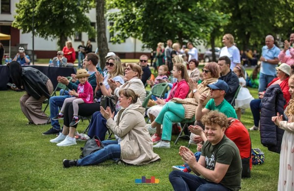 Jonava pagerbė talentus ir pasitiko vasarą su muzika