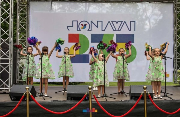 Jonava pagerbė talentus ir pasitiko vasarą su muzika