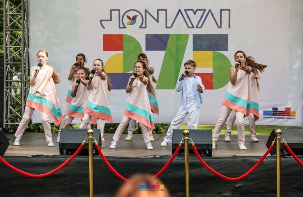 Jonava pagerbė talentus ir pasitiko vasarą su muzika
