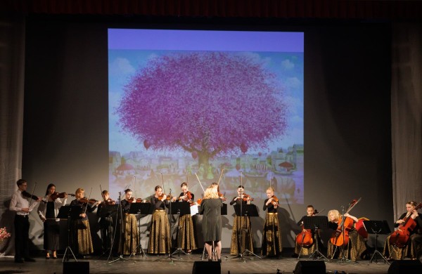 Meno mokyklos 60-mečio šventėje – muzika, dainos ir padėkos žodžiai
