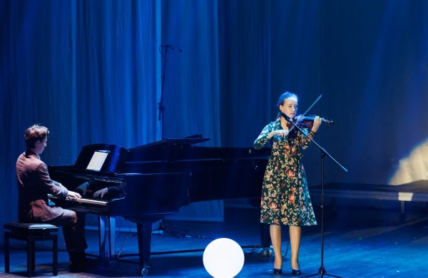 Meno mokyklos 60-mečio šventėje – muzika, dainos ir padėkos žodžiai